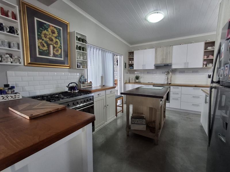 3 Bedroom Property for Sale in Britannia Bay Western Cape